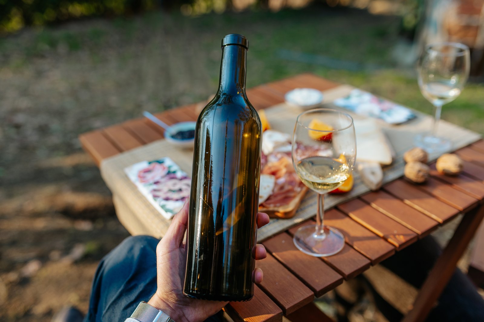 Jakie wina pasują do mięs z grilla – porady dla miłośników BBQ